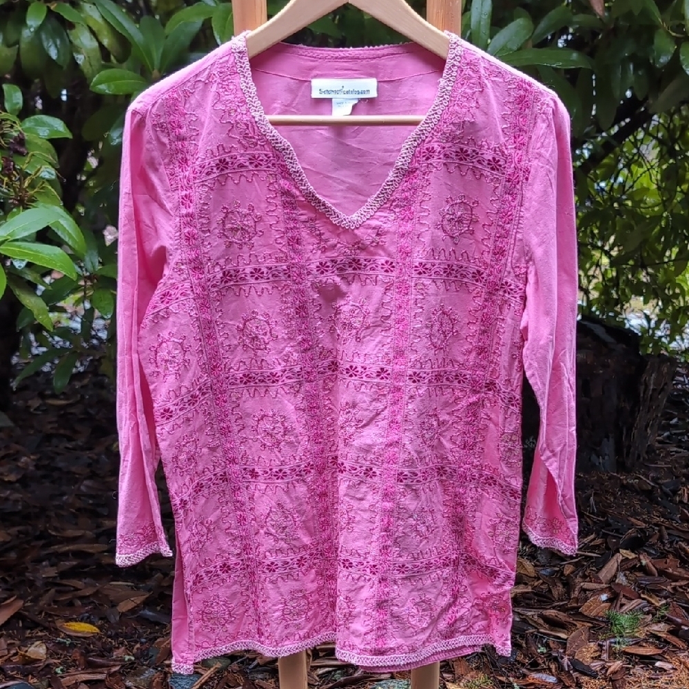 Vintage 100% Cotton Serengeti Pink Embroidered Topq